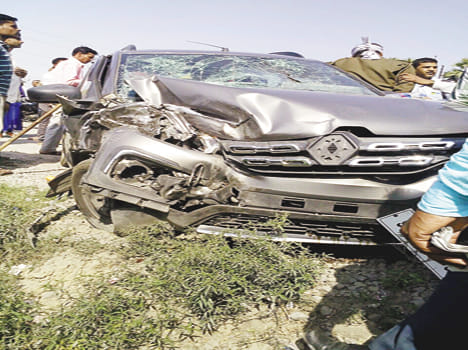 Inspector tanker and car collision killed, five injured