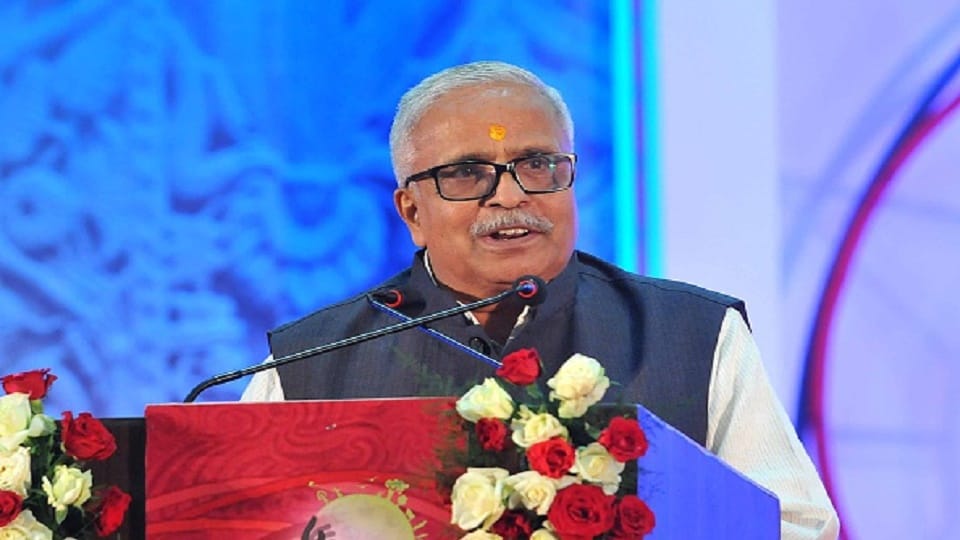 RSS leader Bhaiyyaji Joshi said environment treason are Left in university