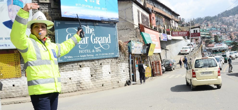 women police constables on duty to control traffic of shimla