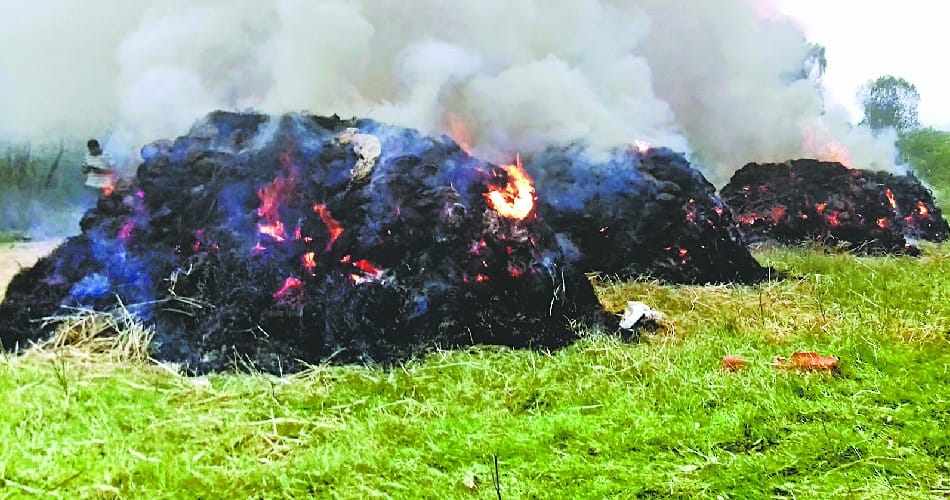 funeral of six people at bras village of karnal, killed in road accident at ambala