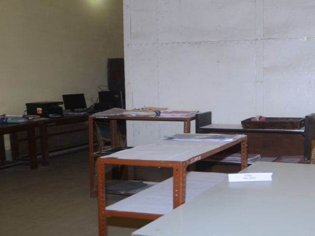 Collectorate offices in locks, the complainant returned