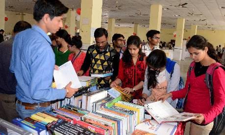 Students should not feel locked in course books: VC