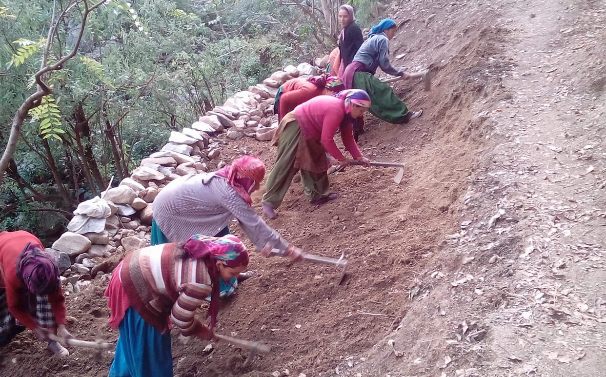 Women created by labor Road