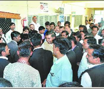 The siege of the DM court by lawyers 