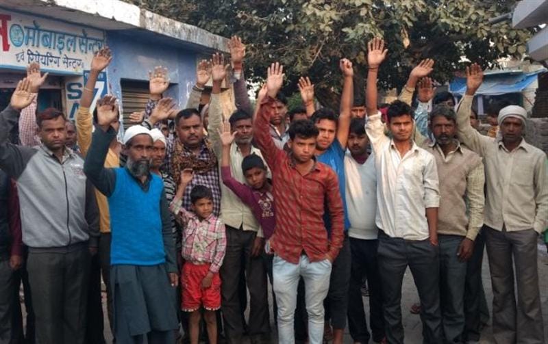 Kotwali steal millions from a mobile shop