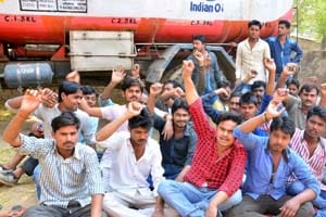 Strike the disturbed situation, supplied by tanker out
