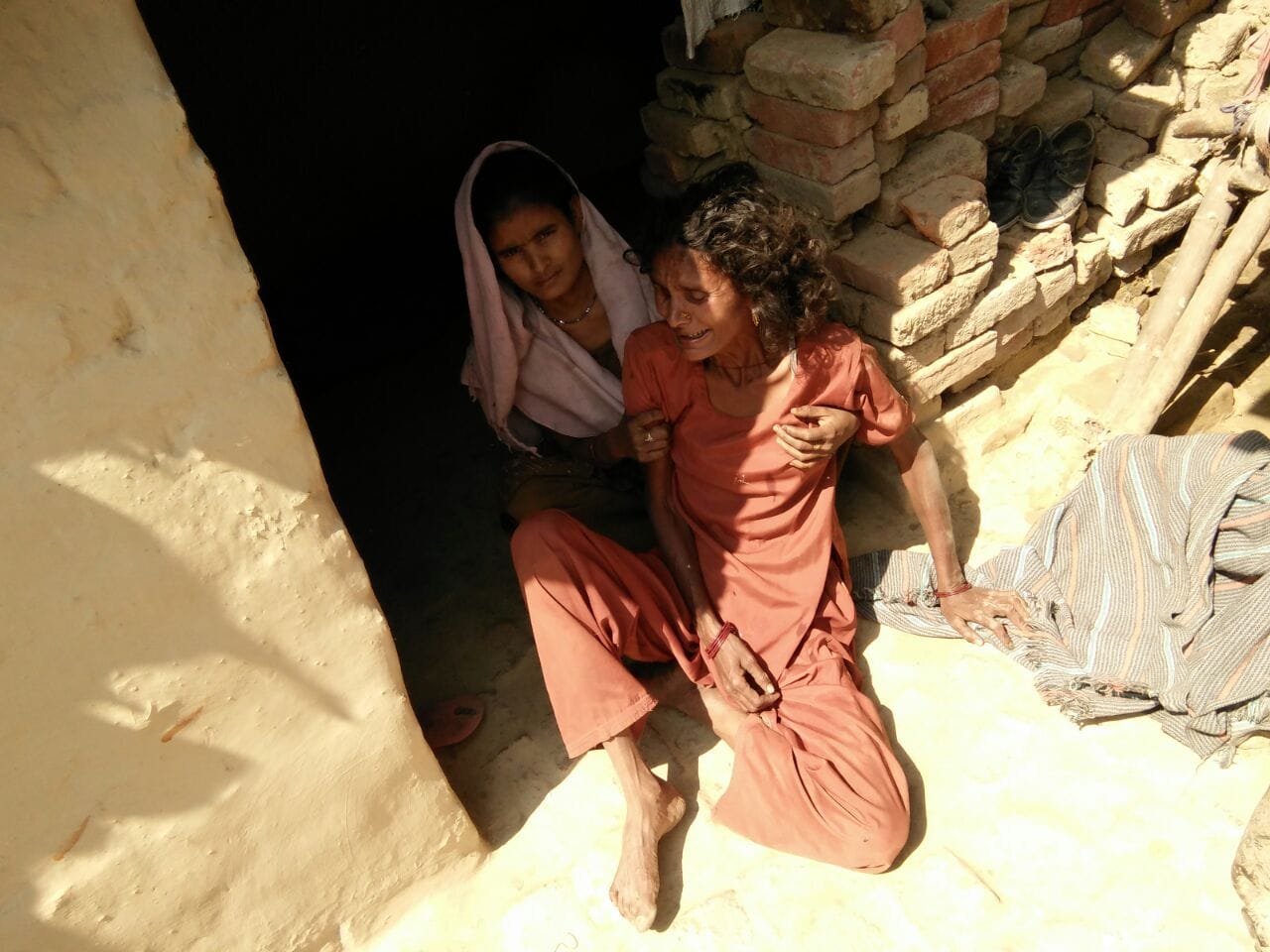 people burn woman alive in gonda