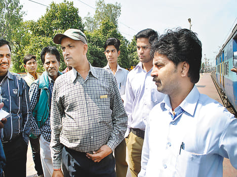 sampark kranti is running without police scort