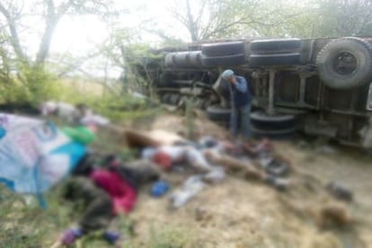 Lil innocent baby and hastily went to the driver in a road accident killed 17 people