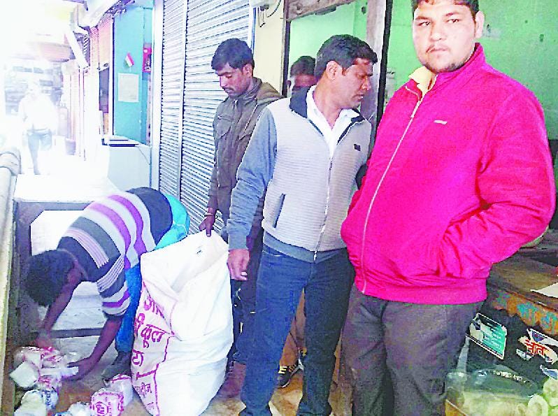 Six stores in Pithoragarh polythene caught again