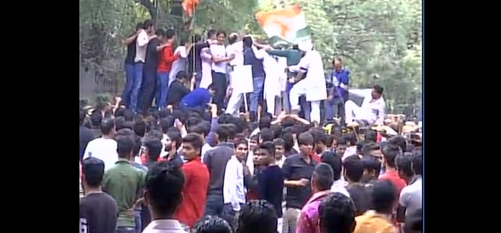 youth congress worker protesting outside of cm kejriwal