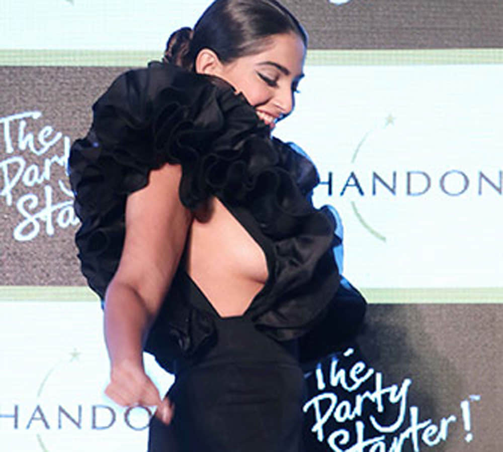 sonam kapoor black revealing dress make controversial