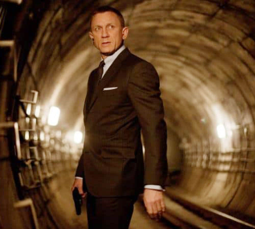 daniel craig carged 1000 crore rupees for a film