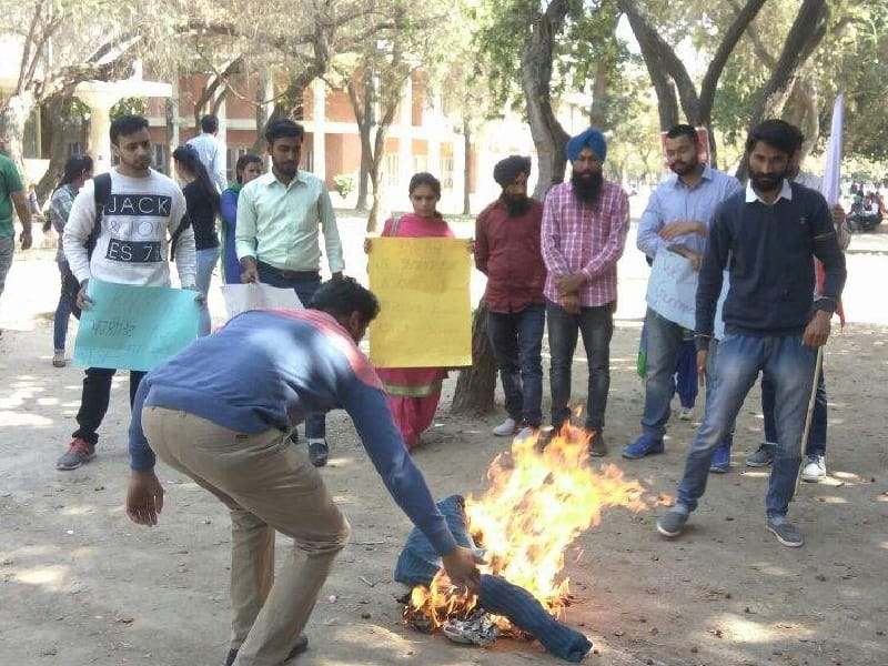 Punjabi University, All India Students' Federation, demonstrate against government, Patiala