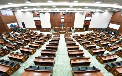 The Country would not be 'Dangal' in paperless and mikeless assembly 