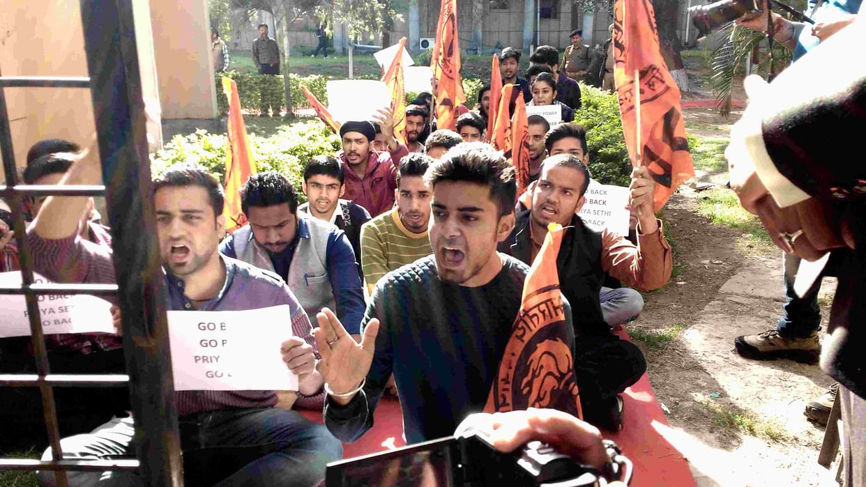 ABVP waves black flag to bjp minister in jammu