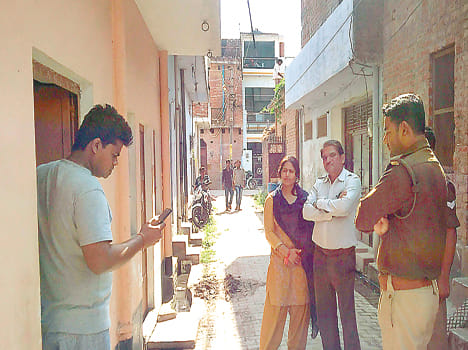 Beauty parlor operatives strike, Manglesutra Chhina