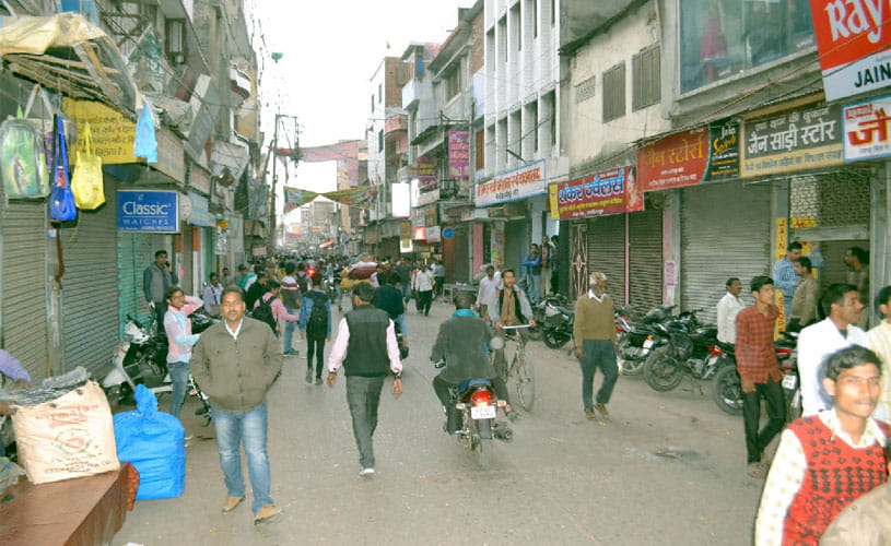  Lakhimpur Kheri Curfew:  In today's 12-hour curfew relaxation in Lakhimpur, 4 arrested