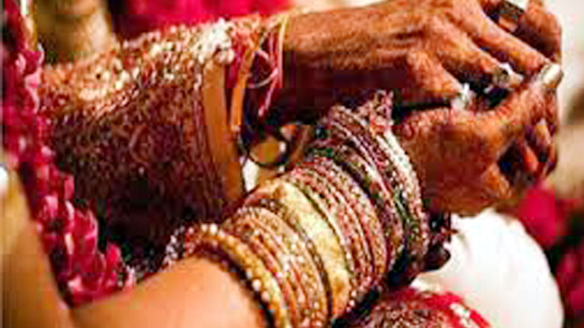 lovers marriage in police station