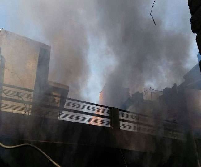 horrible fire breaks out in cloth factory at ludhiana of punjab