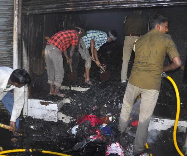 Fire breaks out in Lucknow aminabad market
