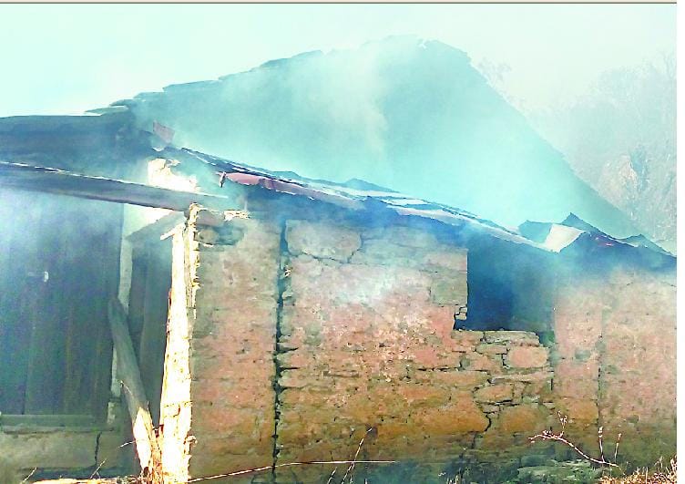 Wildfire Simoli reached the village, two-storey building ash