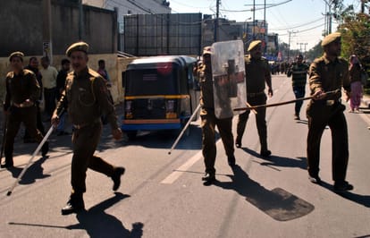 Viral Video: Kashmiri youth beats CRPF jawan