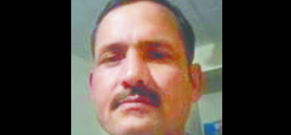 The inspector Kuldeep cremated in his native village
