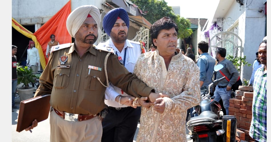 Married man going to marry again, fight with his wife on road