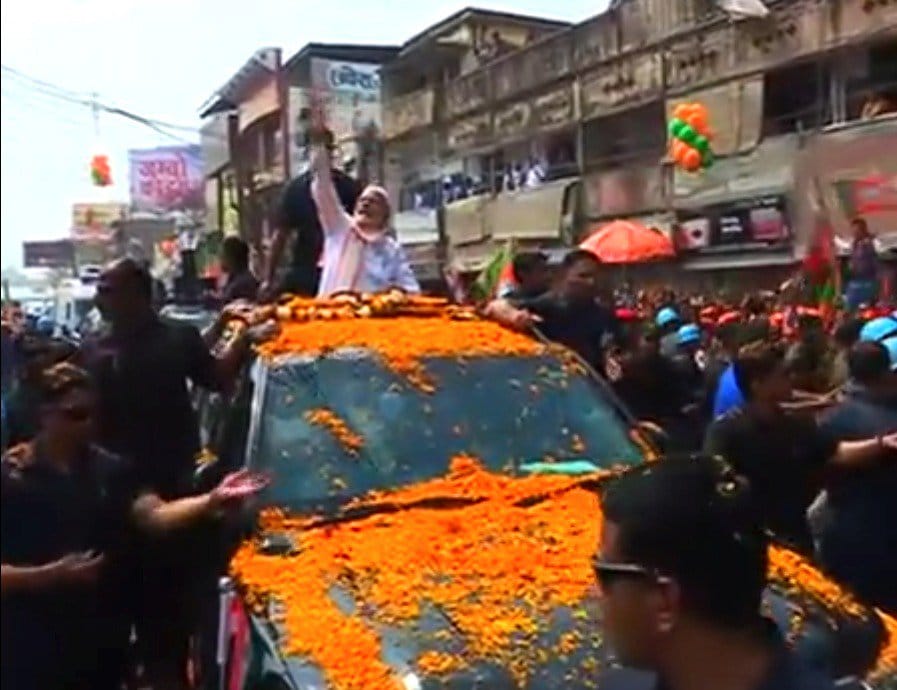 pm modi visist varanasi, public enjoy his road shaow