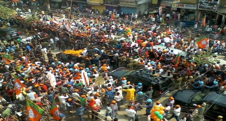 pocets cut of people who come for road show
