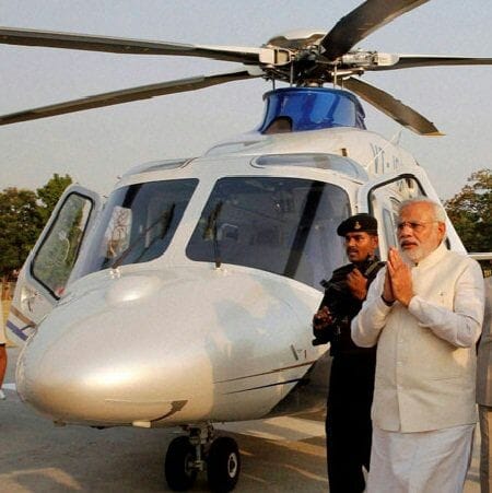 PM Modi reached varanasi, crowd aroused to greet him