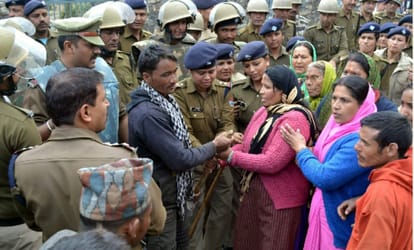  Women's protest against Sewer Line near tampel