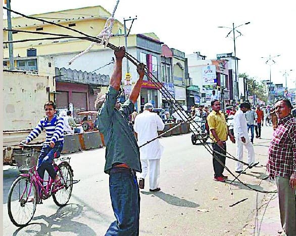 Sugar-laden trolley broken by electric pole