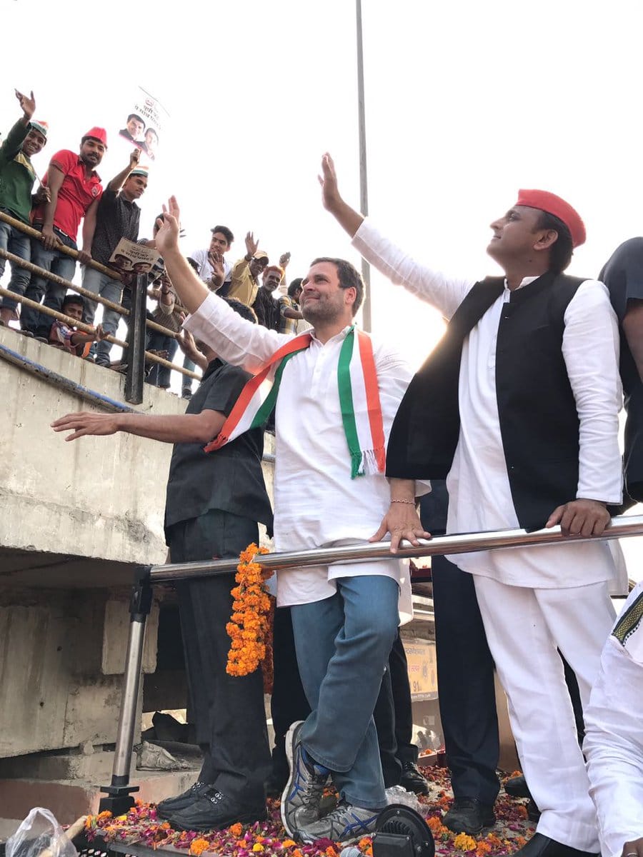 see the photos of rahul-akhilesh road show in varanasi