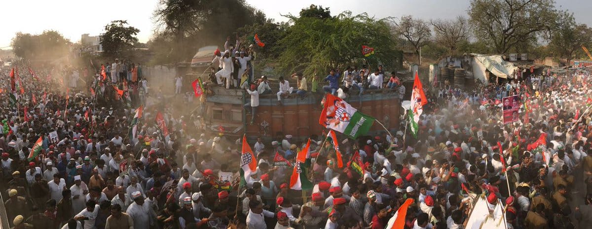 see the photos of rahul-akhilesh road show in varanasi