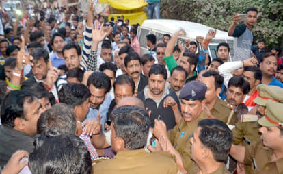  Lakhimpur Kheri Curfew:  In today's 12-hour curfew relaxation in Lakhimpur, 4 arrested