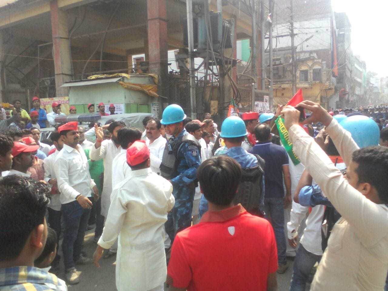 Varanasi poster controversy, the BJP-SP workers clashed