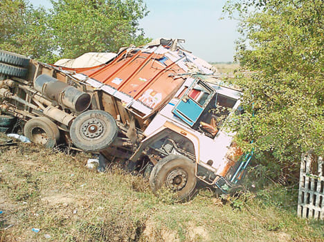 Standing in dumper truck rammed, two killed