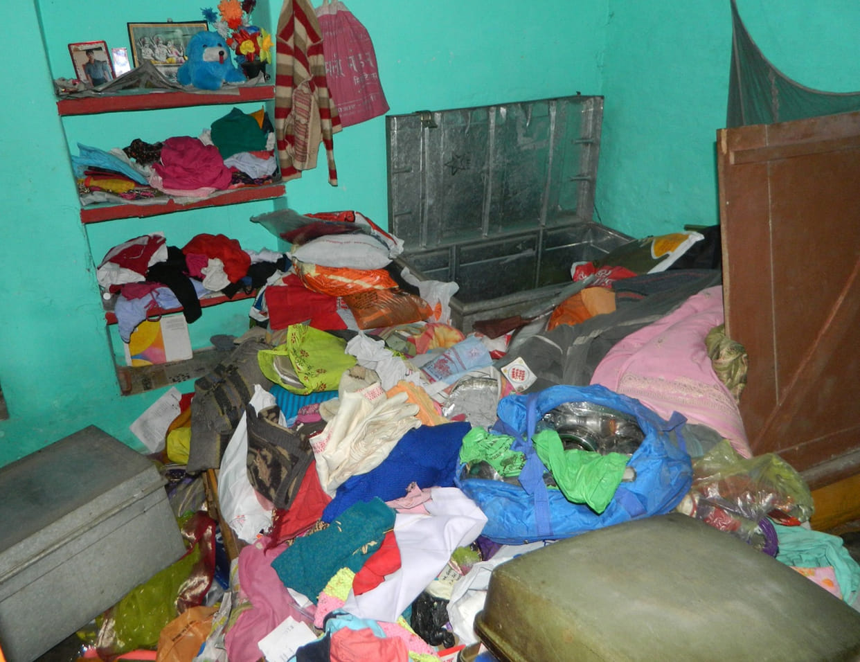 Millions stolen in broad daylight in the teacher's home