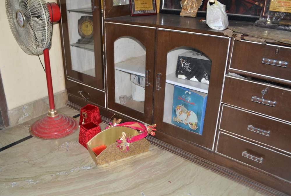 cash and other thing stolen by thives