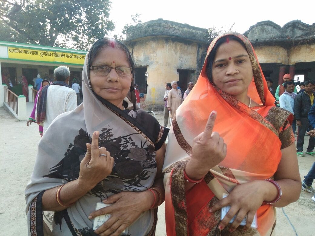 Ballia, Mau, Azamgarh voting began, See pictures  