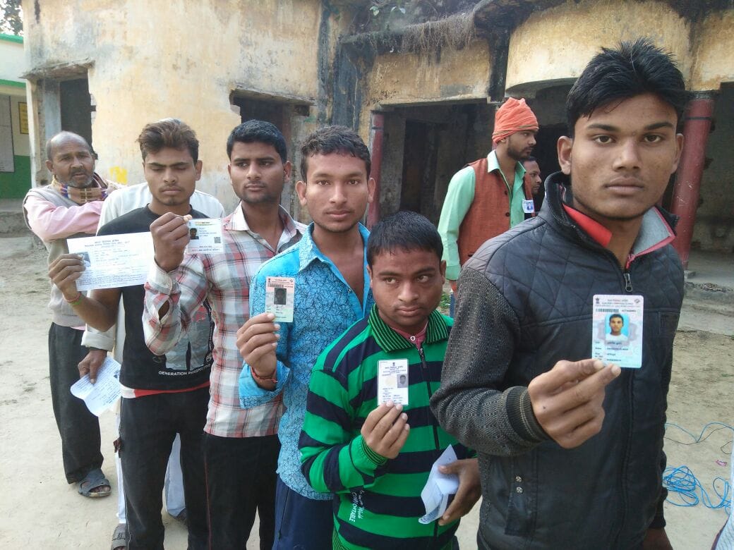 Ballia, Mau, Azamgarh voting began, See pictures  