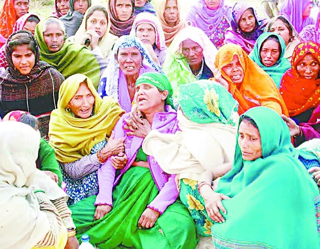 The villagers surrounded the police station Mukandpur