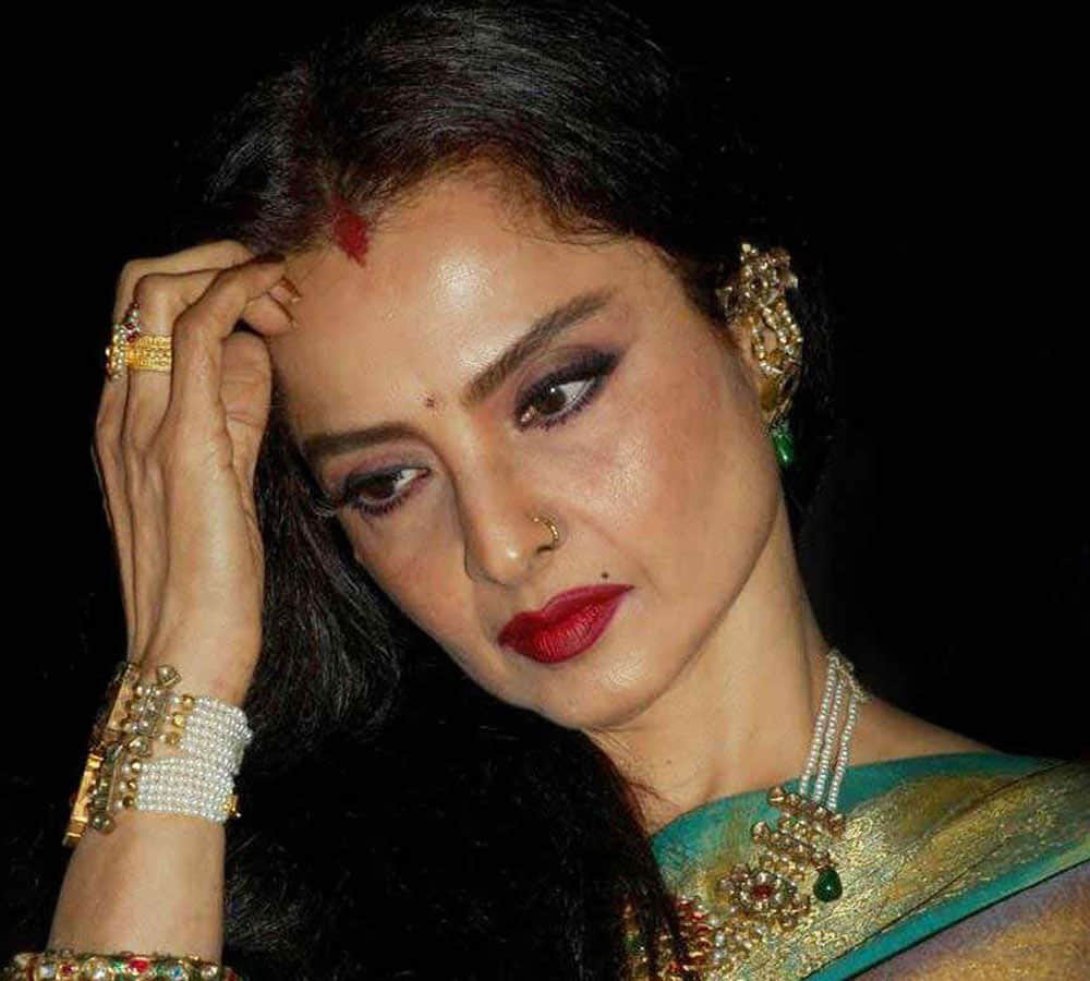 writer Yasser Usman revealed sanjay dutt and rekha marriage news is fake