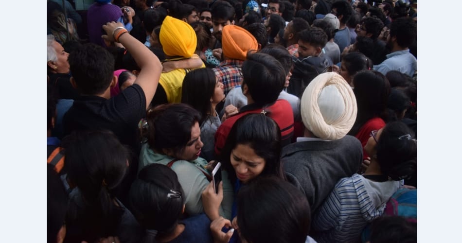 Heavy rush at chandigarh tagore theater, Police had to call