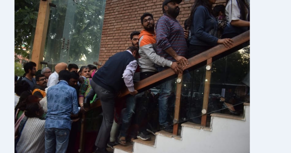 Heavy rush at chandigarh tagore theater, Police had to call