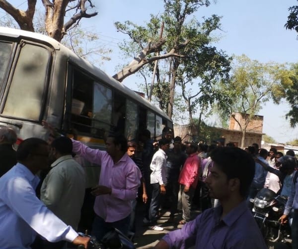  many injured in an accident in faizabad.