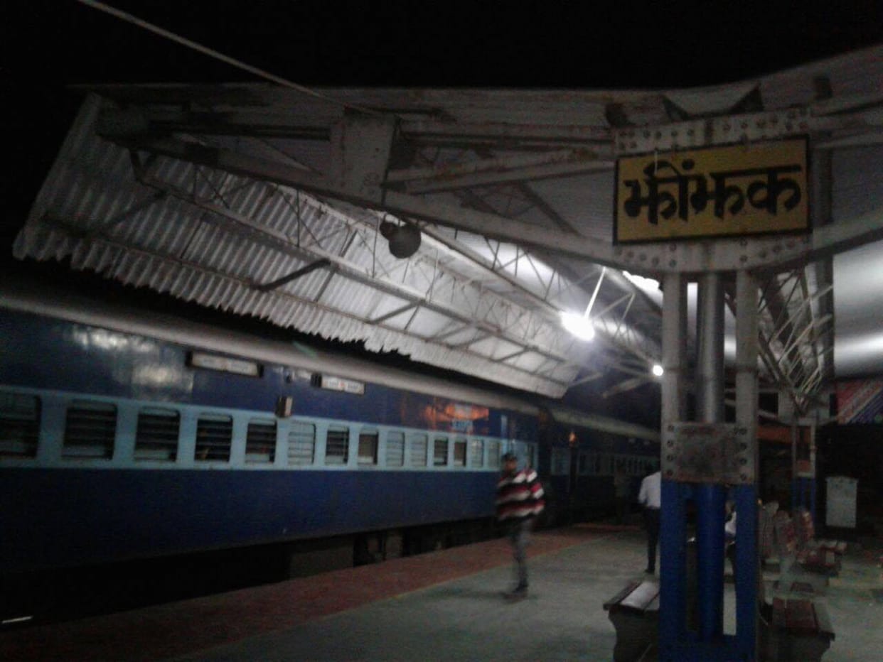 train engine fail of ajmer saealdah express 