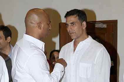 Pics:Shetty family organises prayer meet for late father